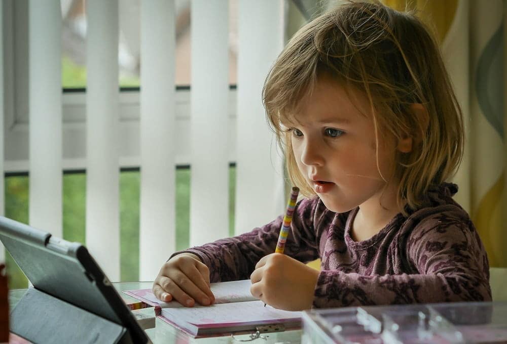 W jaki sposób kursy on-line mogą pomóc w rozwoju Twoich dzieci?