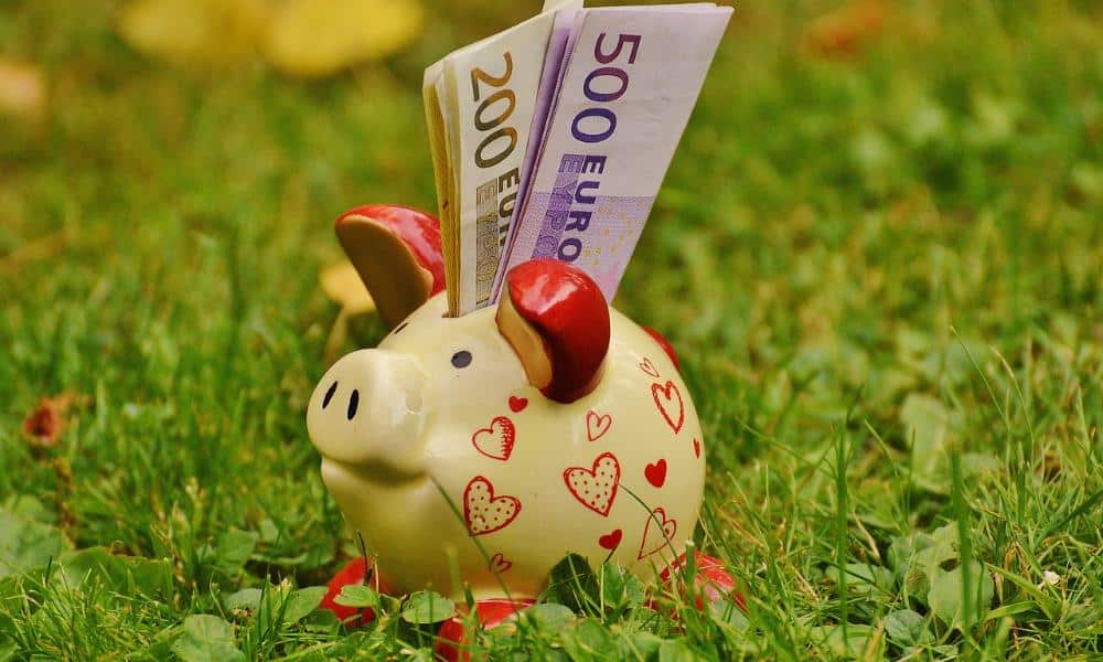 Jak wprowadzić młodzież w świat oszczędzania?