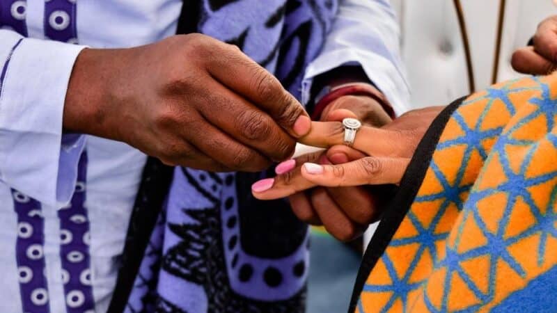 Jak wychować dziecko w dwóch kulturach? Wyzwania i skuteczne strategie