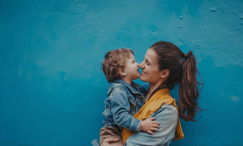 Samotne rodzicielstwo nie musi być samotne – sprawdź, gdzie szukać realnego wsparcia