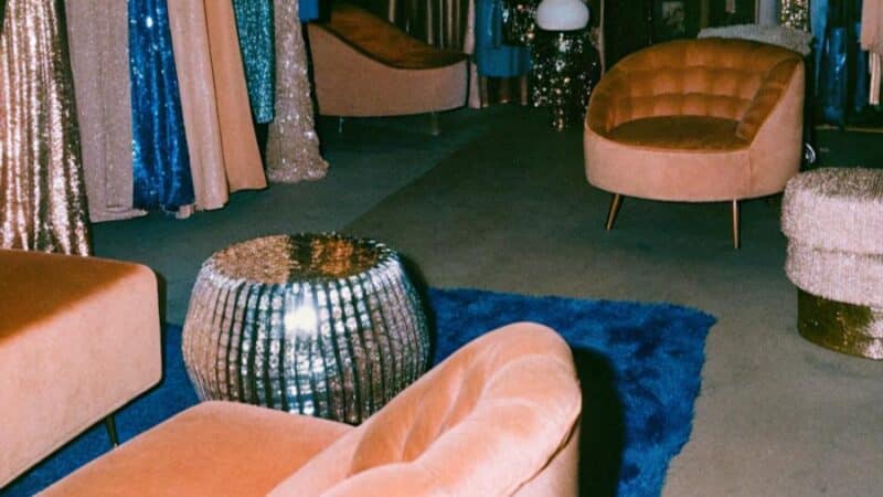 Kto zdefiniował modę w XX wieku? Ikony stylu, które zmieniły świat mody